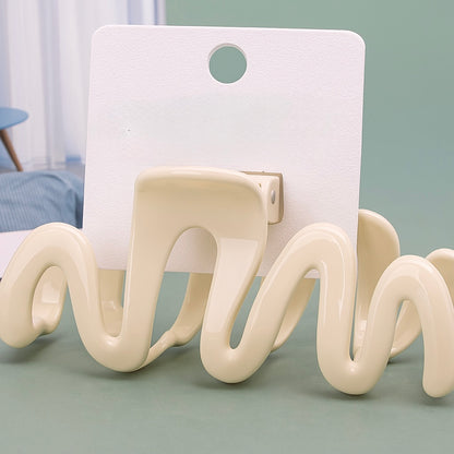 Wavy Pastel Hair Claw Clip – 9 cm