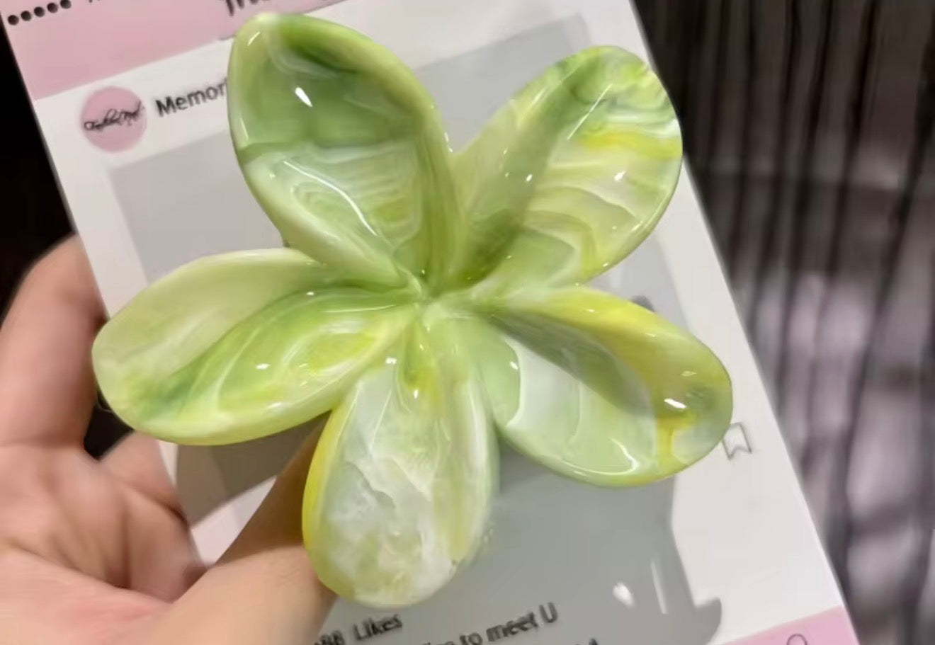 Marble Flower Hair Claw Clip – Pastel Acrylic Hair Accessory