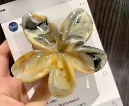 Marble Flower Hair Claw Clip – Pastel Acrylic Hair Accessory